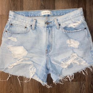 Abercrombie & Fitch mid rise light denim destroyed shorts size 28/6r